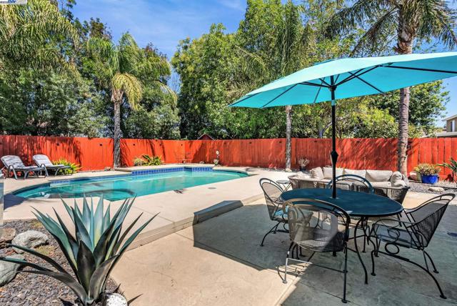 349 Cose Ln, Tracy CA: https://media.crmls.org/mediaz/6b2c9829-261a-4dd4-a15f-fd5c4eb1f86b.jpg