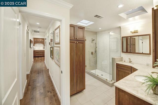 633 Terra California Dr, Walnut Creek CA: https://media.crmls.org/mediaz/6b2cbc09-ff02-497c-ab47-e4dc8863f783.jpg
