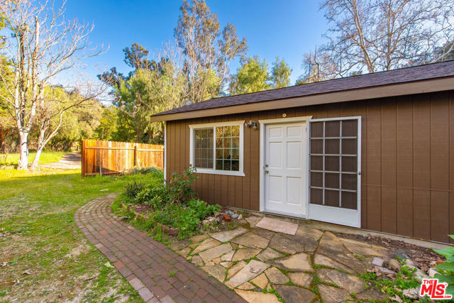 1675 Happy Trail, Topanga CA: https://media.crmls.org/mediaz/6b2cd103-0cae-49aa-b863-fc8af7a5a7b5.jpg