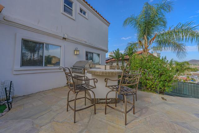 22633 Inspiration Pt, Canyon Lake CA: https://media.crmls.org/mediaz/6b2ce53c-484f-488c-8cd9-876c908d1107.jpg