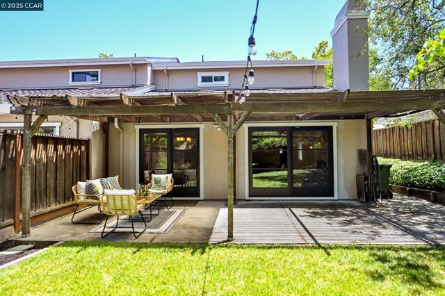 2120 Shady Creek Pl, Danville CA: https://media.crmls.org/mediaz/6b2d04dd-ef38-47d3-8192-a0f62e53e072.jpg