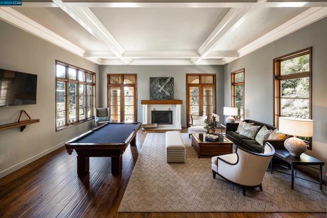 Image 3 of 44 For 42 Tappan Ln