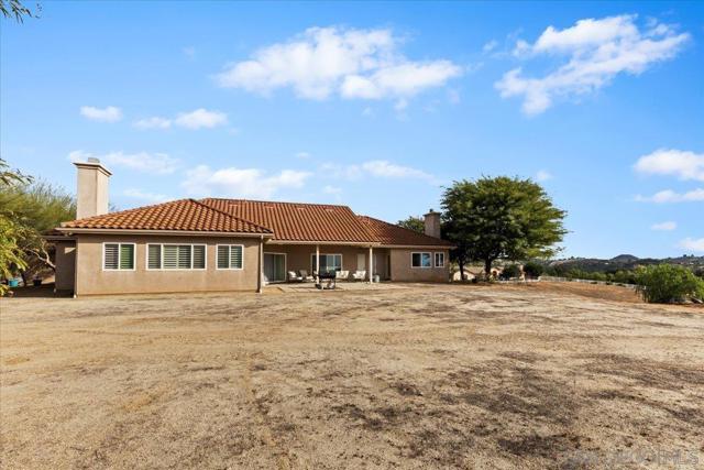 31252 North Star Way, Valley Center CA: https://media.crmls.org/mediaz/6b2d7614-1a53-4182-b3ef-468dff8e4de4.jpg