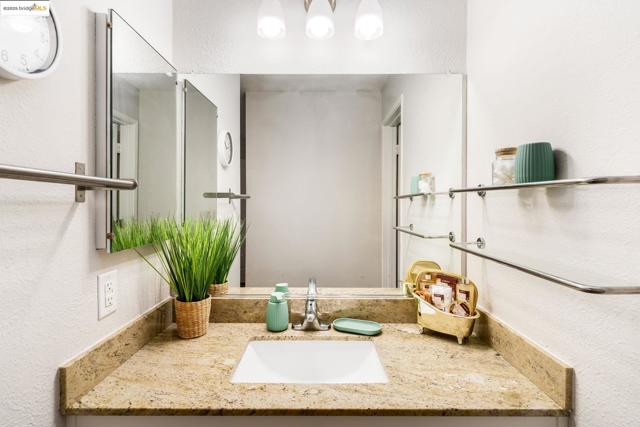 21071 Gary Dr, Hayward CA: https://media.crmls.org/mediaz/6b2d9ed9-9282-4b01-8bec-2236c3df9eb6.jpg