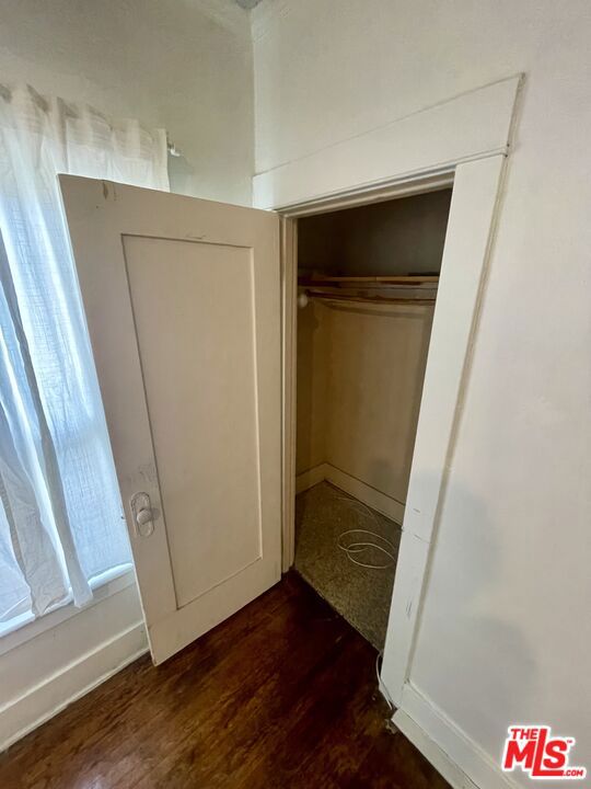737 N HARVARD Boulevard, Los Angeles CA: https://media.crmls.org/mediaz/6b2e4e45-ca3d-4865-a536-f89a9f3f5687.jpg