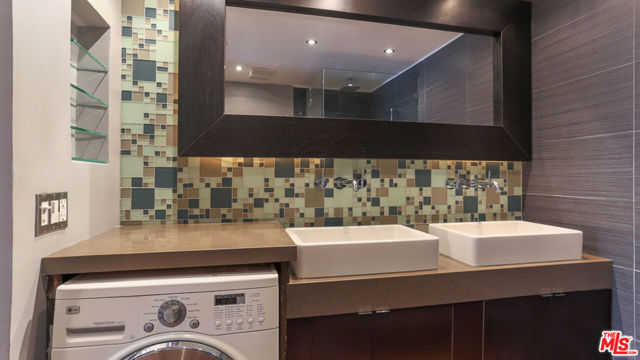 7250 Franklin Avenue, Los Angeles CA: https://media.crmls.org/mediaz/6b2f1241-b173-4819-84c4-d552e6afc63b.jpg