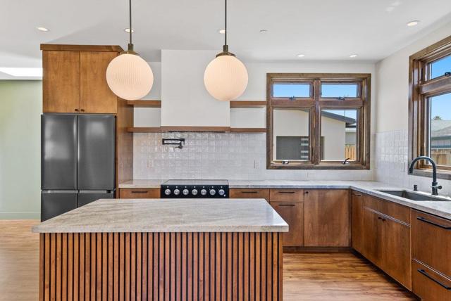 334 Anchorage Avenue, Santa Cruz CA: https://media.crmls.org/mediaz/6b2f9adc-fccd-4a57-a601-39507ac53eb8.jpg