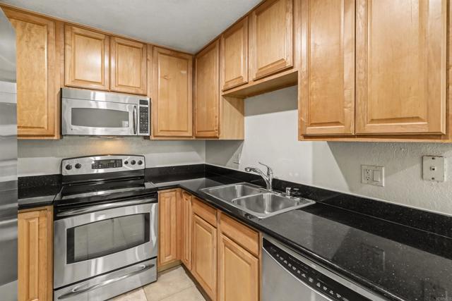 Detail Gallery Image 12 of 30 For 3635 Ash St #7,  San Diego,  CA 92105 - 2 Beds | 2 Baths