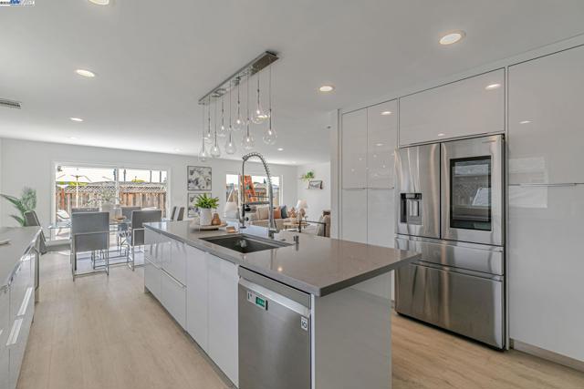 5324 Selma Ave, Fremont CA: https://media.crmls.org/mediaz/6b31a112-6ac2-44a6-ac7d-7ad079906239.jpg