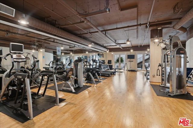 261 S Reeves Drive, Beverly Hills CA: https://media.crmls.org/mediaz/6b324ef5-ff84-4d49-b9b0-9486a0bb6782.jpg