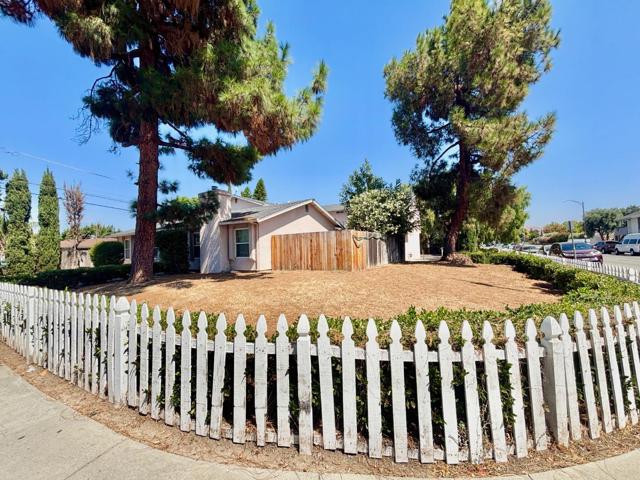 3814 Seven Trees Boulevard, San Jose CA: https://media.crmls.org/mediaz/6b325ad5-8ffd-48c0-b13a-fbabf086a576.jpg