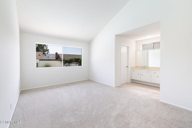 5888 E Marlies Avenue, Simi Valley CA: https://media.crmls.org/mediaz/6b327101-c7f8-4d63-9b9e-059ddb23ee56.jpg