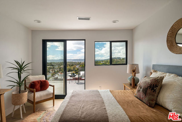 1615 Sargent Place, Los Angeles CA: https://media.crmls.org/mediaz/6b327a3f-4b3d-4940-8ce2-b114c2deb39f.jpg