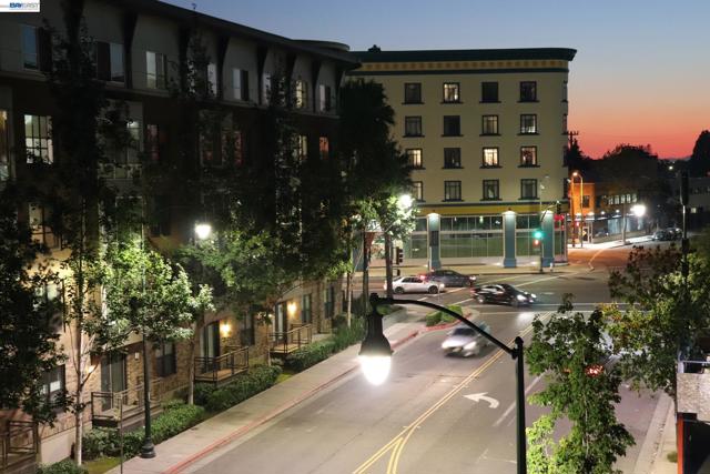 630 Thomas L Berkley Way, Oakland CA: https://media.crmls.org/mediaz/6b32d4a5-9d79-4f17-8daa-9ca9781cac6c.jpg