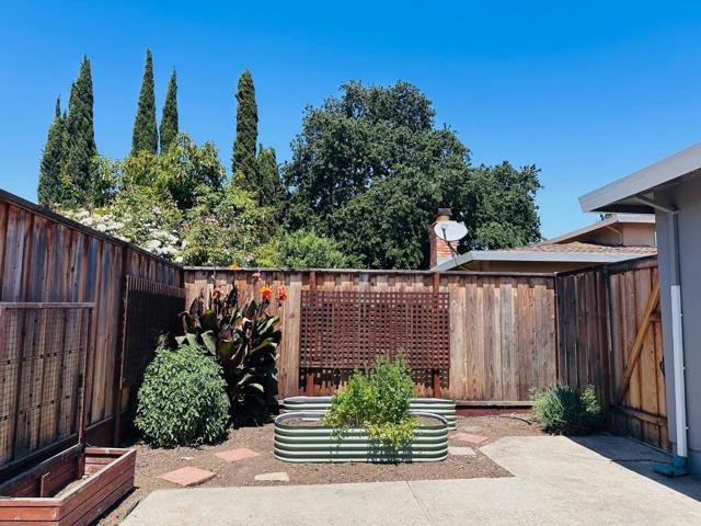 15061508 Kentfield Avenue, Redwood City CA: https://media.crmls.org/mediaz/6b33a4a4-d34d-4320-9dfe-c0e6005224f4.jpg
