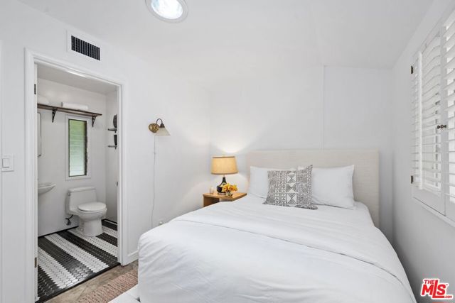 1818 Old Ranch Road, Los Angeles CA: https://media.crmls.org/mediaz/6b3414f6-c527-44fc-977b-1eb9e576b88f.jpg
