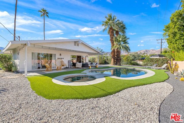 74060 Setting Sun Trail, Palm Desert CA: https://media.crmls.org/mediaz/6b34420b-b0f5-43c4-90c4-a90153e746b5.jpg