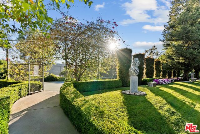 2596 Wallingford Drive, Beverly Hills CA: https://media.crmls.org/mediaz/6b347ff9-efe6-4488-8823-303e3cf23e73.jpg