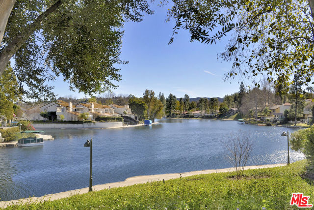 23637 Park Belmonte, Calabasas CA: https://media.crmls.org/mediaz/6b35b23d-5767-4c45-a6d5-818104d04e4e.jpg