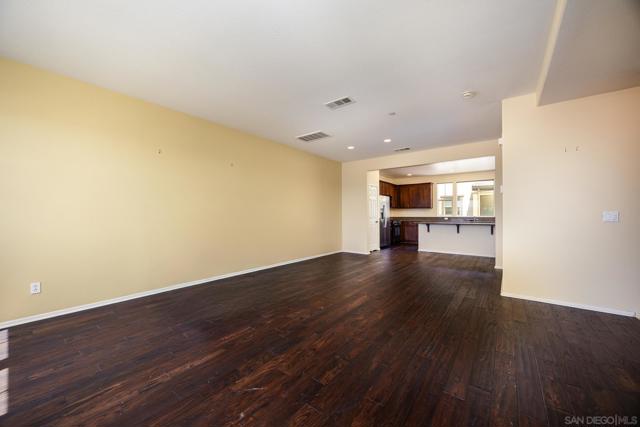 1110 Calabria St, Santee CA: https://media.crmls.org/mediaz/6b35ba02-c582-4606-8c16-d8078732e04c.jpg