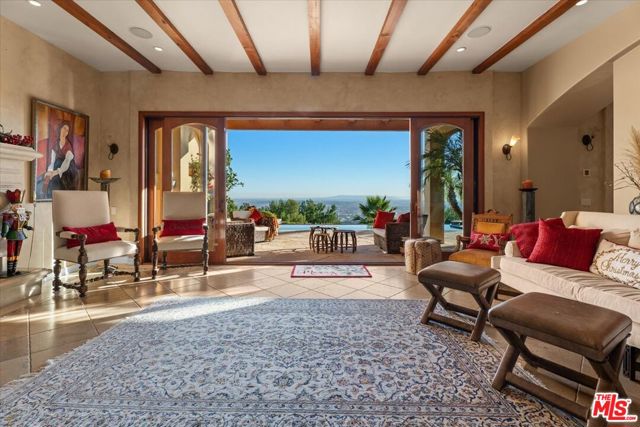 1740 Carla, Beverly Hills CA: https://media.crmls.org/mediaz/6b360412-67cf-4c76-8494-d19c2995d27e.jpg