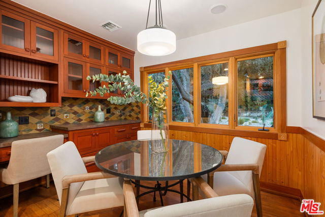 5045 Oakdale Avenue, Woodland Hills CA: https://media.crmls.org/mediaz/6b360dc7-a3d1-430b-b58c-407f3a270dc0.jpg