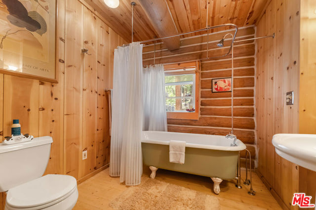 15050 Scott Bar Mountain Lookout Road, Fort Jones CA: https://media.crmls.org/mediaz/6b368eeb-a847-401e-ac35-7a9b9ccd1f0f.jpg