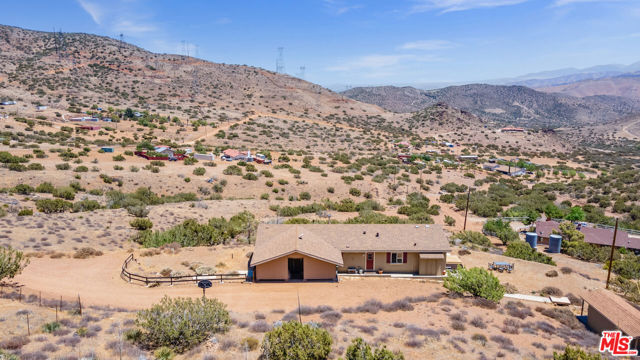 1794 Rebel Road, Acton CA: https://media.crmls.org/mediaz/6b36c382-bf02-45fe-a5a6-fee1d3fe80e9.jpg