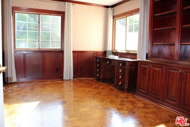 11502 Dona Teresa Drive, Studio City CA: https://media.crmls.org/mediaz/6b36e09e-1ed1-44bb-a706-2c4787e3542c.jpg