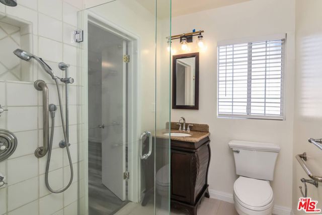 5332 Goodland Avenue, Valley Village CA: https://media.crmls.org/mediaz/6b372616-f99e-42c2-8cad-df6e1c210955.jpg