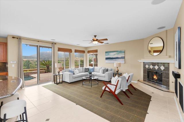 320 Crownview Ct, San Marcos CA: https://media.crmls.org/mediaz/6b37a129-b477-4967-9fc7-e5e3c385dafb.jpg