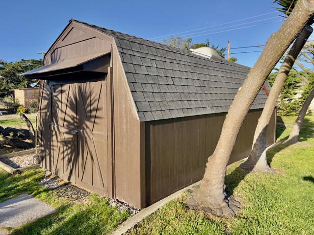 575 Dolores Avenue, Half Moon Bay CA: https://media.crmls.org/mediaz/6b37ba97-a964-402a-8f73-fe72b37f036f.jpg