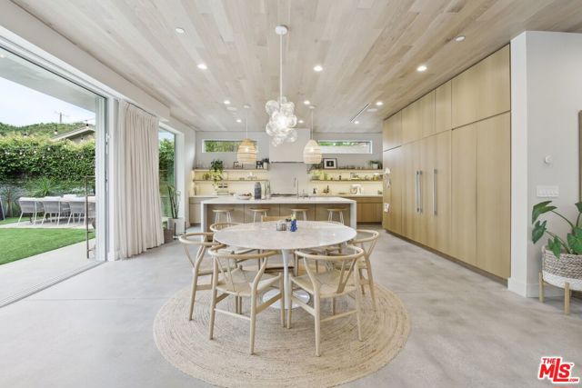 1310 Preston Way, Venice CA: https://media.crmls.org/mediaz/6b37e9a5-dd73-435f-93ad-4171dc12c7a1.jpg