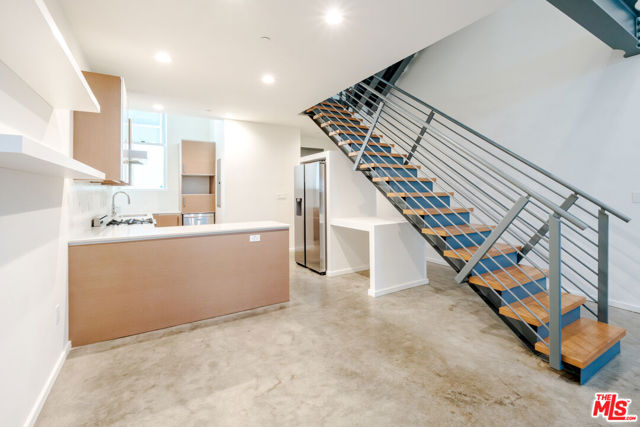 1220 N Orange Grove Avenue, West Hollywood CA: https://media.crmls.org/mediaz/6b382411-16ac-4362-88b1-d5b7163e04c3.jpg