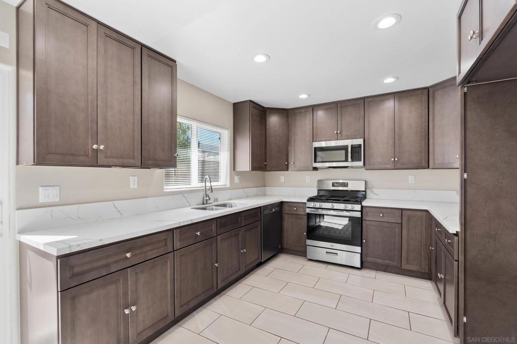 MLS #250024356SD img 12