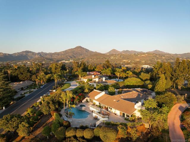 13671 Orchard Gate Rd, Poway CA: https://media.crmls.org/mediaz/6b38497f-6a0b-42d6-b6b4-7bbcb6434664.jpg