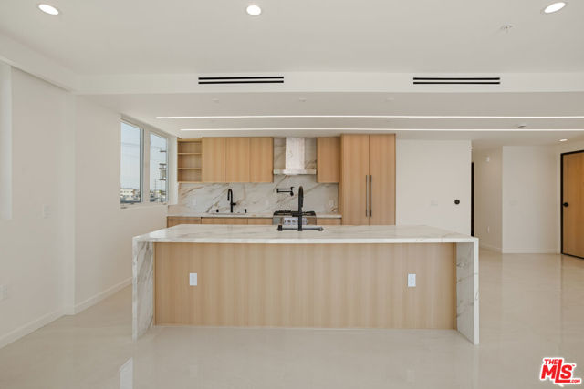 1414 S Beverly Drive Drive, Los Angeles CA: https://media.crmls.org/mediaz/6b384c57-6b68-4a15-a37e-1b3a86b89fee.jpg