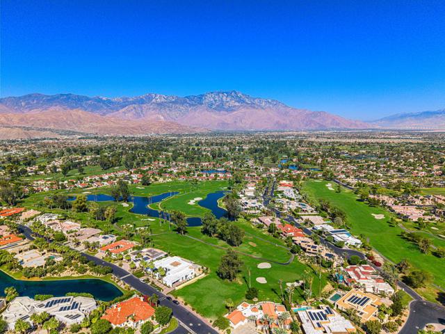 12115 Turnberry Drive, Rancho Mirage CA: https://media.crmls.org/mediaz/6b390c49-eabd-4ba0-b221-53f99614d631.jpg