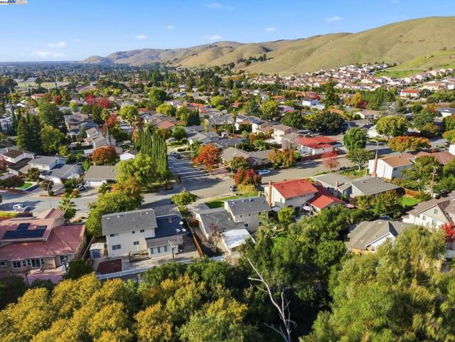 42293 Camino Santa Barbara, Fremont CA: https://media.crmls.org/mediaz/6b391a21-c7aa-4e58-b6f2-c8c68f7dc980.jpg