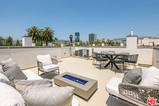 1248 Lodi Place, Los Angeles CA: https://media.crmls.org/mediaz/6b39568d-346a-45aa-9ed3-6e5609472797.jpg