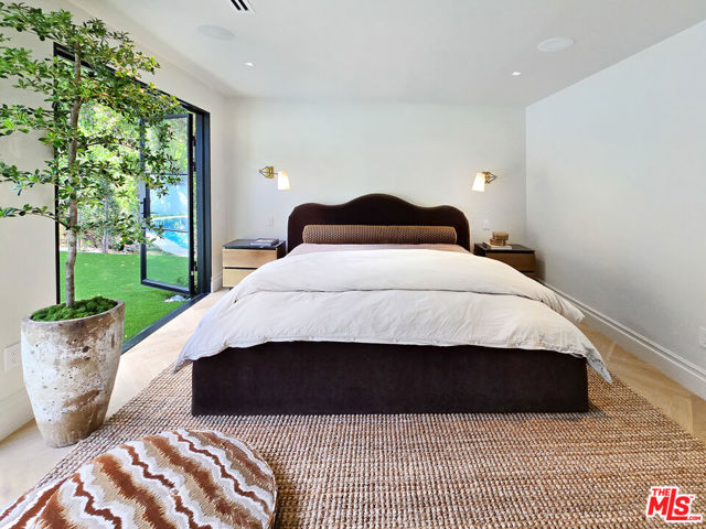 2288 Coldwater Canyon Drive, Beverly Hills CA: https://media.crmls.org/mediaz/6b396e0d-cda5-48de-bcc3-085d47c27916.jpg