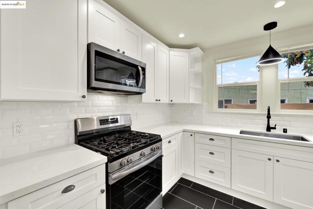 971 34Th St, Richmond CA: https://media.crmls.org/mediaz/6b39eec3-ed18-46b2-b00e-5adc9a9885b2.jpg
