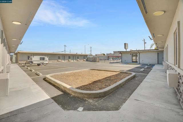 640 State Highway 12, Rio Vista CA: https://media.crmls.org/mediaz/6b3a5b76-64eb-4237-b569-c450f66808cc.jpg