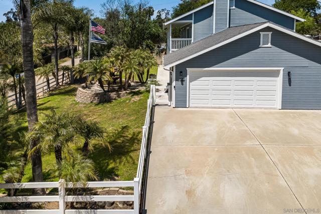 235 Loma Vista Pl, El Cajon CA: https://media.crmls.org/mediaz/6b3a63c8-6f20-4105-a974-67c50ce2991c.jpg