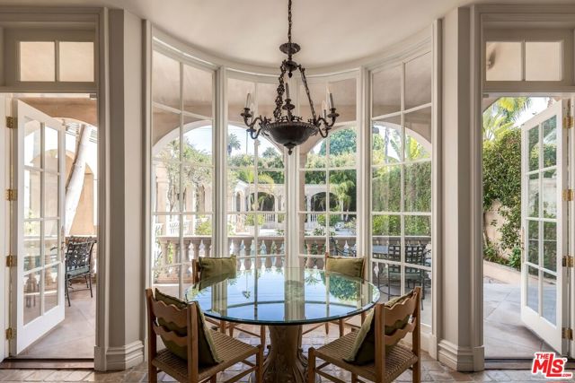 628 North Rodeo Drive photo 13