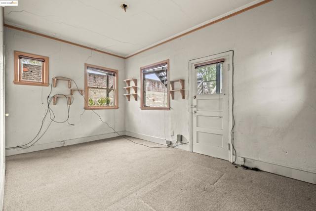 3050 Shattuck, Berkeley CA: https://media.crmls.org/mediaz/6b3af1e1-64f5-4e16-bcd9-917727cbdb4a.jpg