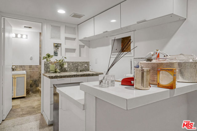 8231 De Longpre Avenue, West Hollywood CA: https://media.crmls.org/mediaz/6b3b3fe9-fdc9-4823-8300-3519bde1fab2.jpg