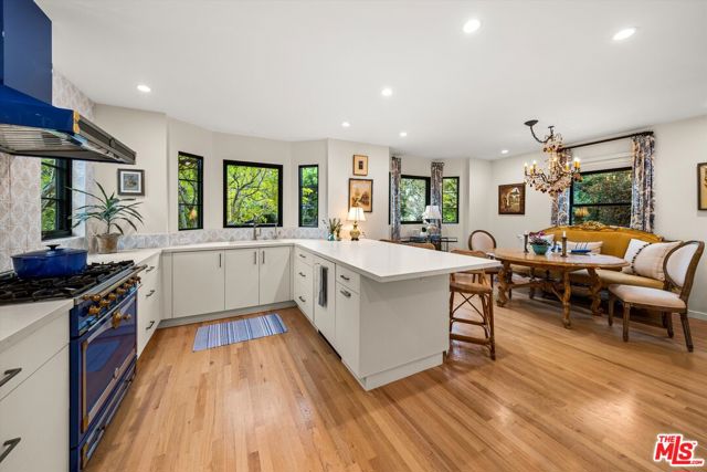 305 E Islay Street, Santa Barbara CA: https://media.crmls.org/mediaz/6b3b8003-81d5-4961-a755-3ead55ac5ddc.jpg