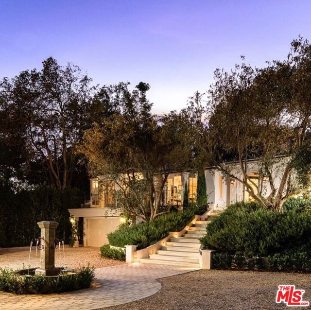 9161 Hazen Drive, Beverly Hills CA: https://media.crmls.org/mediaz/6b3c2dd1-5572-4826-88f9-380d74bf6f26.jpg