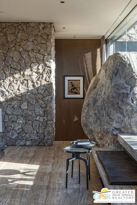 2215 Vista Distancia Court, Palm Springs, CA 92262